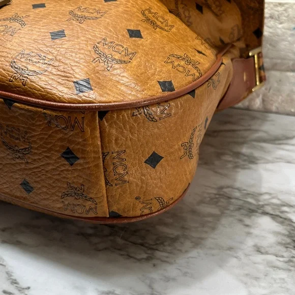 MCM LARGE Messenger/Tote crossbody bag. In EUC - Picture 6 of 13